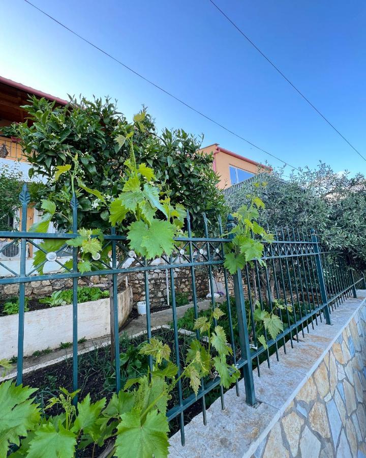 Tzavelitiko Home Himare Buitenkant foto