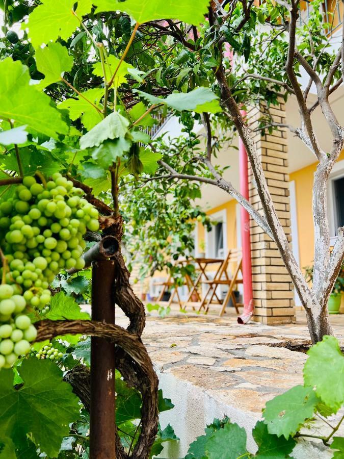 Tzavelitiko Home Himare Buitenkant foto