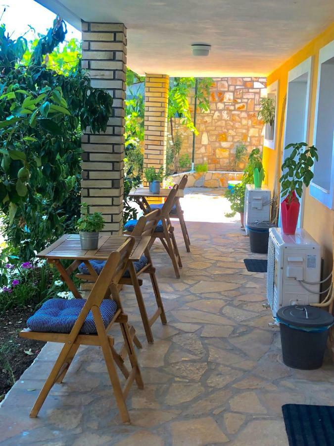 Tzavelitiko Home Himare Buitenkant foto