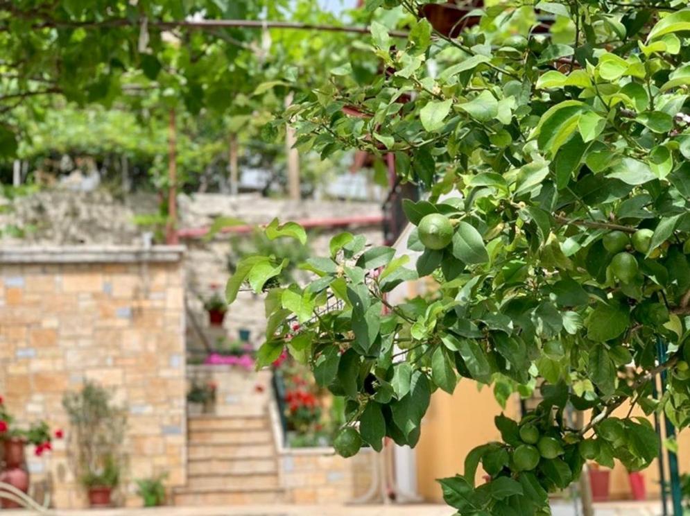 Tzavelitiko Home Himare Buitenkant foto